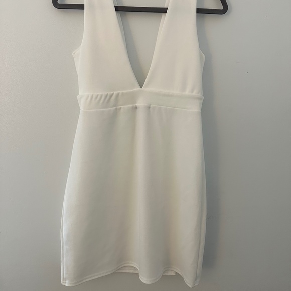 Nasty Gal White V Neck Mini Dress in Size 6 - Picture 2 of 3